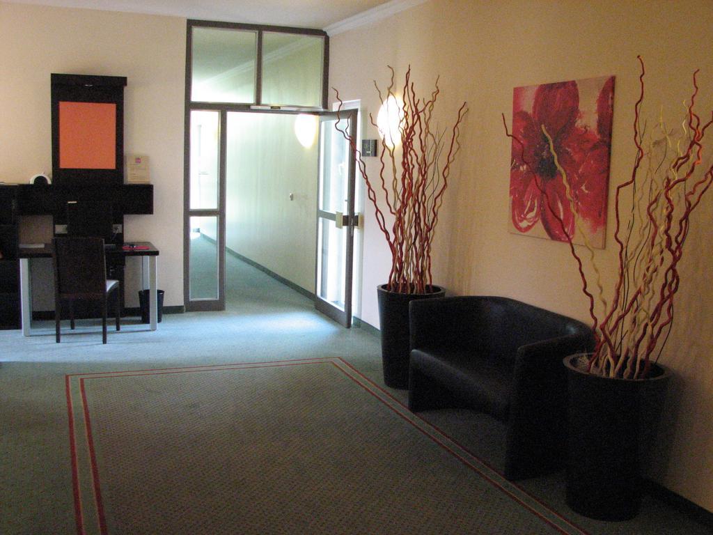 1, 2, Sleep Boardinghouse Unterschleissheim Zentrum ภายนอก รูปภาพ
