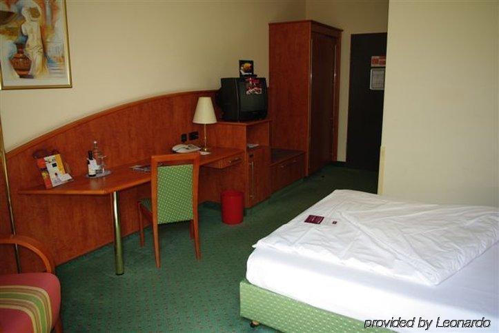 1, 2, Sleep Boardinghouse Unterschleissheim Zentrum ภายนอก รูปภาพ