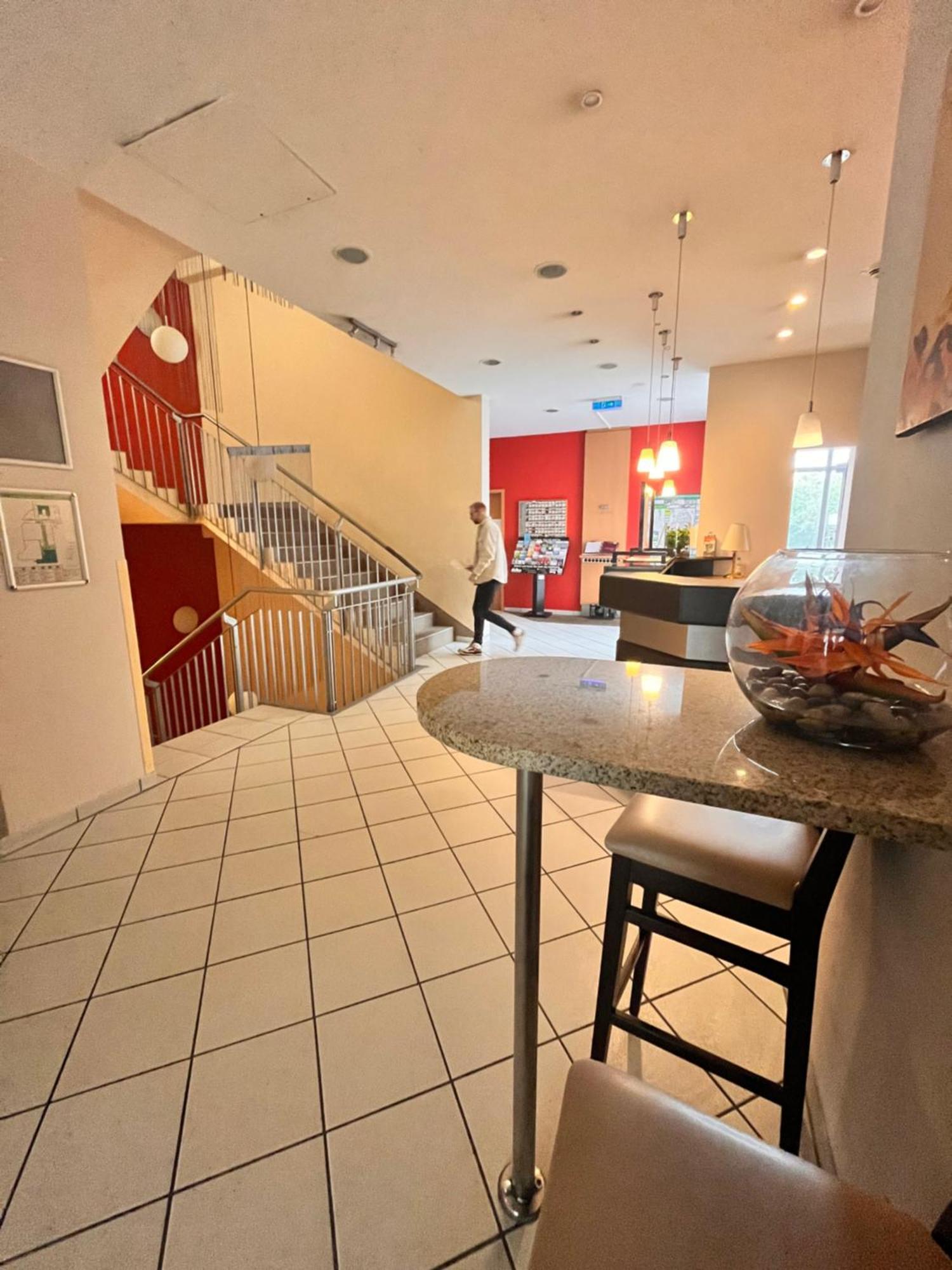 1, 2, Sleep Boardinghouse Unterschleissheim Zentrum ภายนอก รูปภาพ