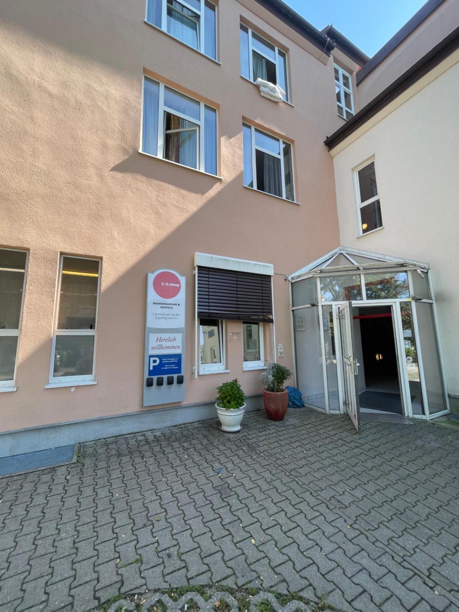 1, 2, Sleep Boardinghouse Unterschleissheim Zentrum ภายนอก รูปภาพ