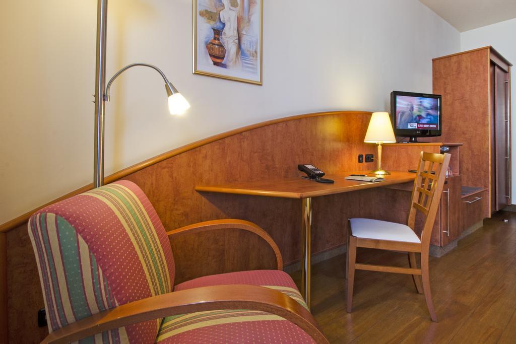1, 2, Sleep Boardinghouse Unterschleissheim Zentrum ภายนอก รูปภาพ