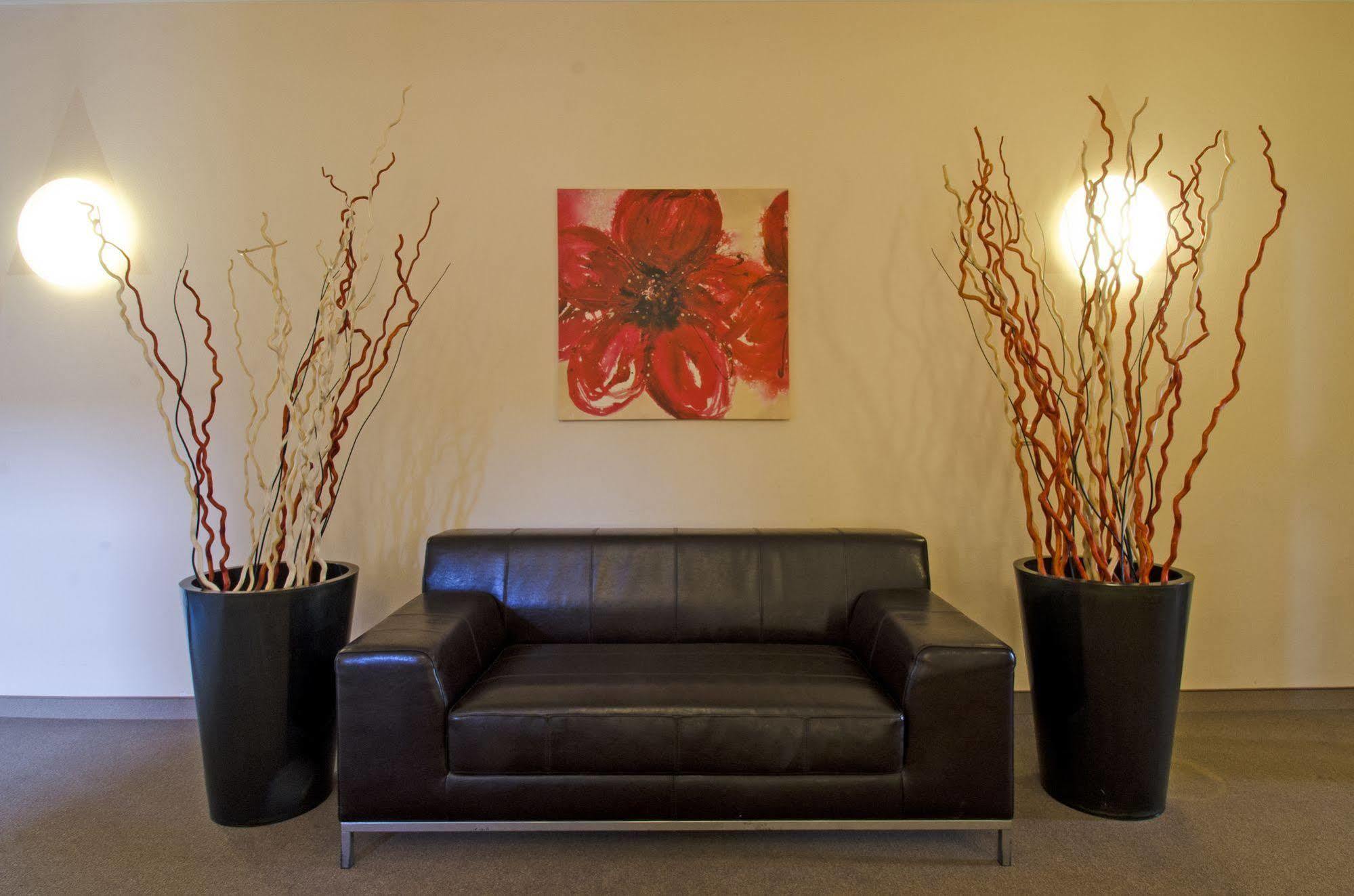 1, 2, Sleep Boardinghouse Unterschleissheim Zentrum ภายนอก รูปภาพ