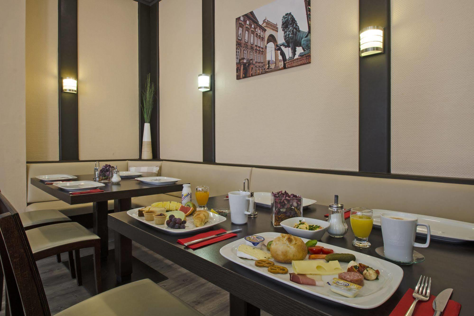 1, 2, Sleep Boardinghouse Unterschleissheim Zentrum ภายนอก รูปภาพ