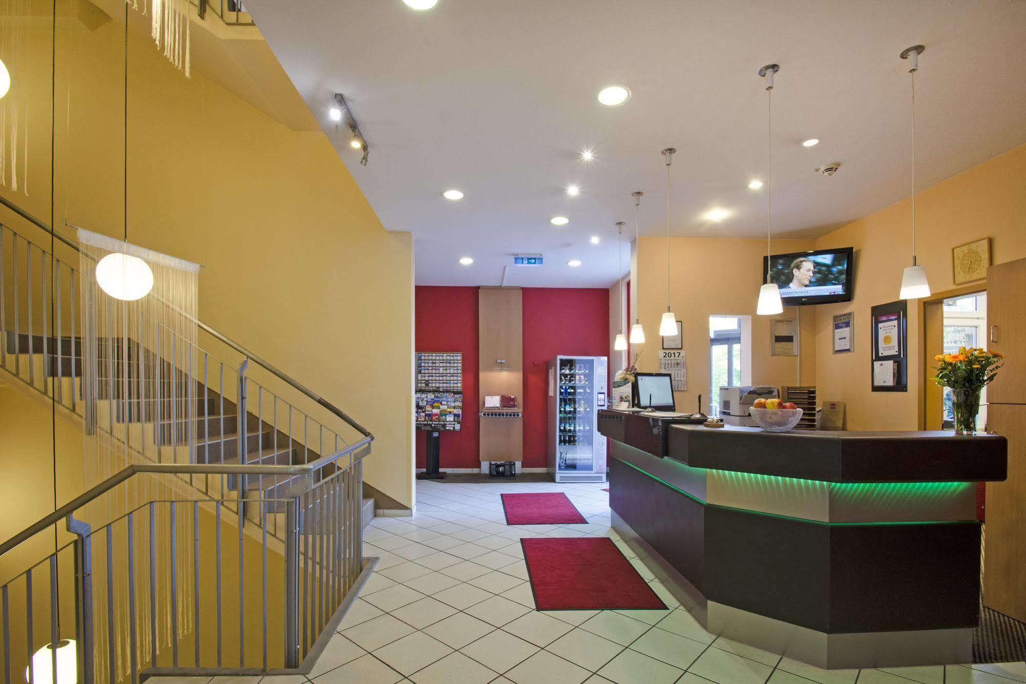1, 2, Sleep Boardinghouse Unterschleissheim Zentrum ภายนอก รูปภาพ