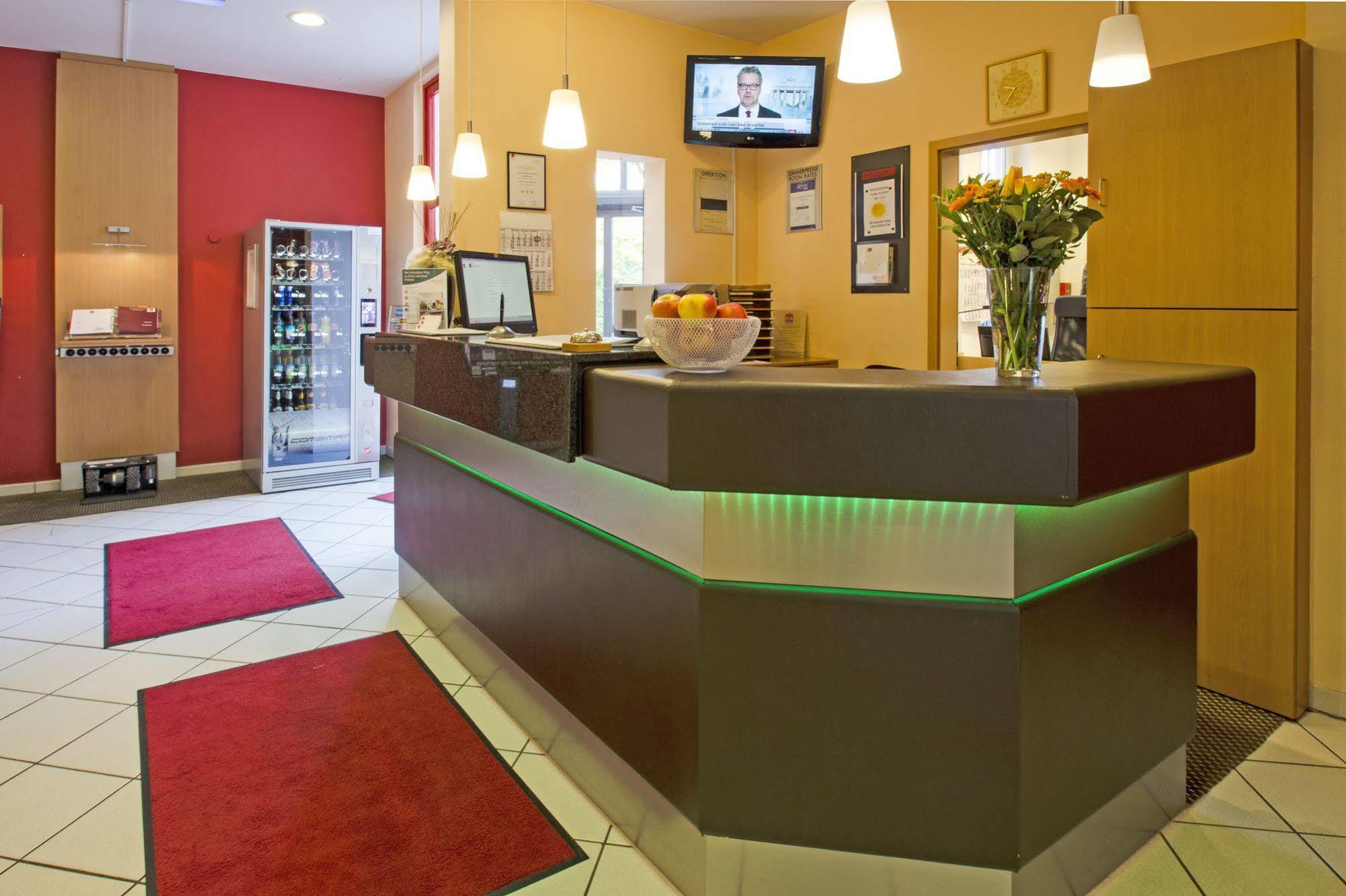 1, 2, Sleep Boardinghouse Unterschleissheim Zentrum ภายนอก รูปภาพ